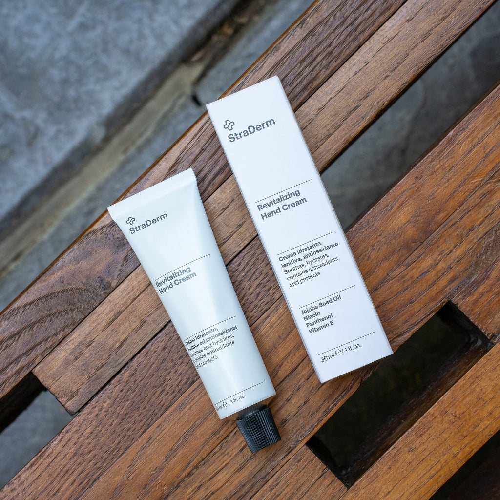 Revitalizing cream 30ml on wood